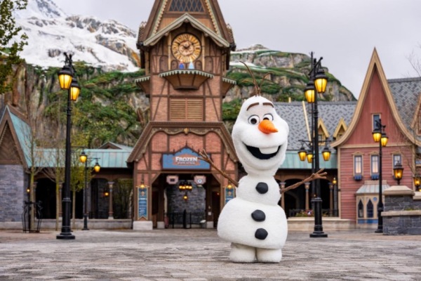会走会聊的雪宝来了！迪士尼发布新一代角色机器人